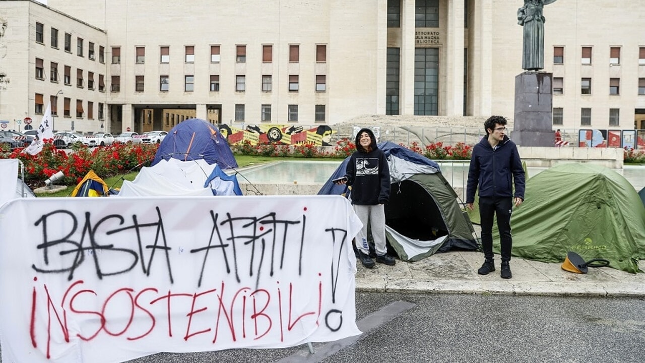 Università La Sapienza , Protesta degli studenti contro il caro affitti LaPresse